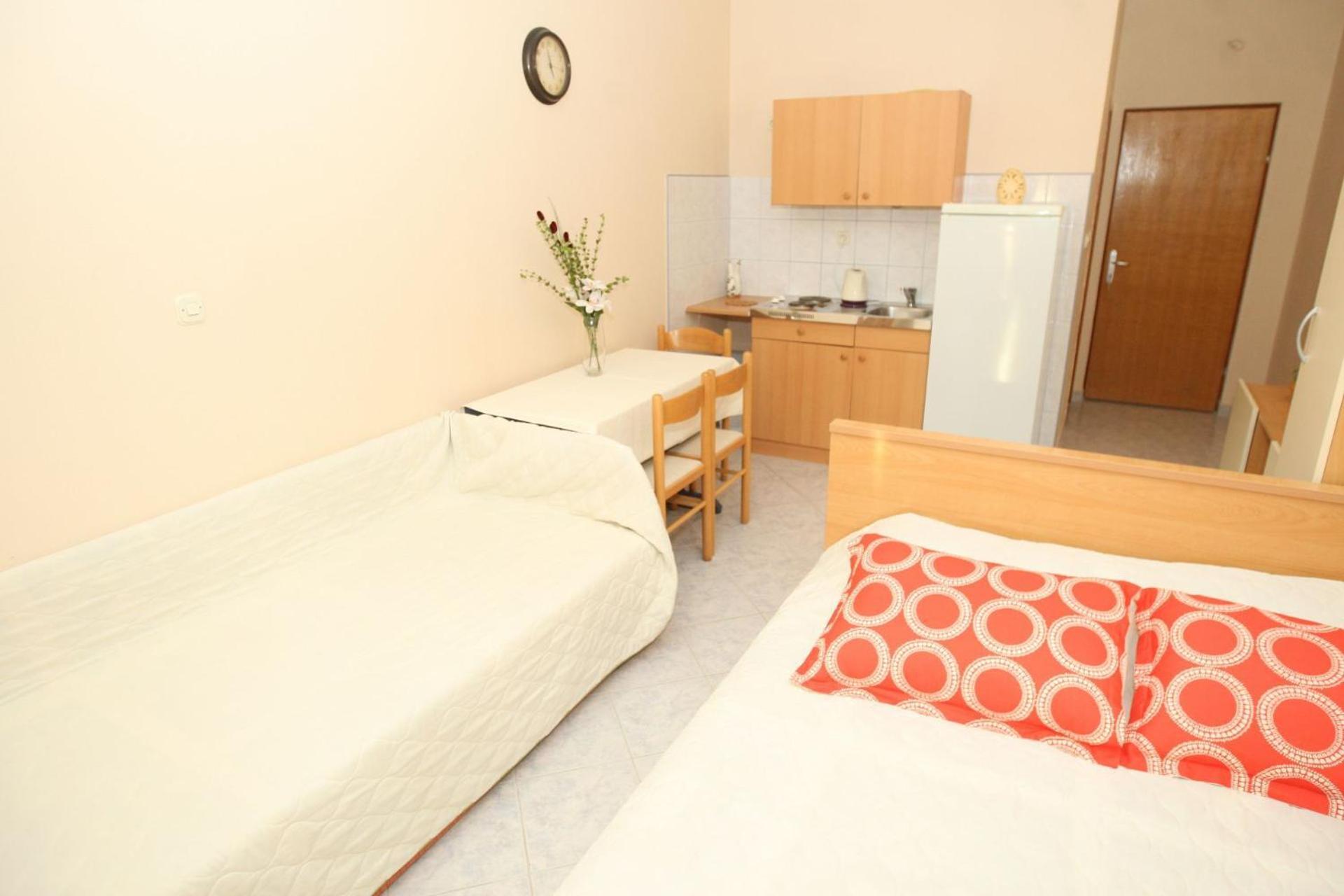 Apartments Mladen Vrsi Eksteriør bilde